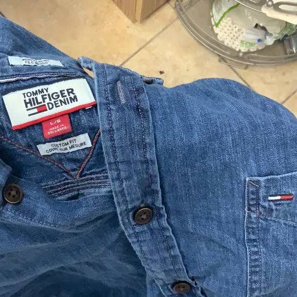 Tommy shirt size L - Picture 3 of 6